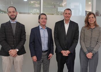 Marcos Martínez, analista de Inversiones de COFIDES; José Luis Ocasar, director del área de Participaciones en Capital de COFIDES; Yann Gaslain, CEO de Procare Health; y Ana Cebrián, directora del área de Operaciones de Deuda de COFIDES.COFIDES