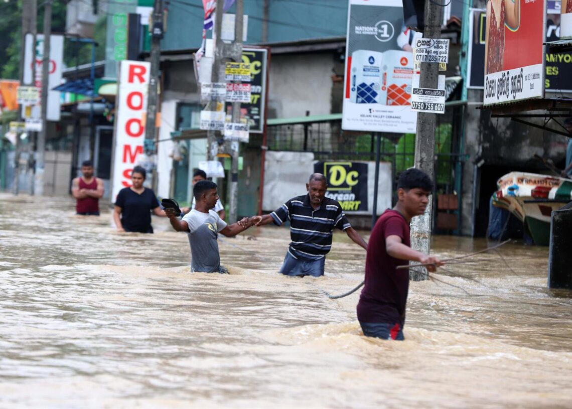 Personas evacuadas en las afueras de Colombo, Sri Lanka.Ajith Perera / Xinhua News / ContactoPhoto