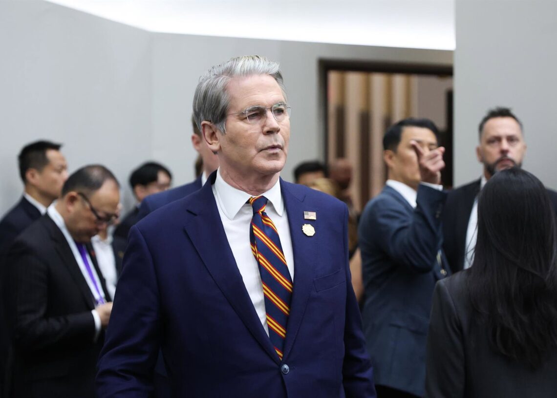 Archivo - SOUTH KOREA, GYEONGJU - OCTOBER 31, 2025: US Secretary of the Treasury Scott Bessent arrives for the APEC Economic Leaders' Meeting (AELM) as part of the APEC 2025 Summit,Image: 1049381569, License: Rights-managed, Restrictions: * Switzerland AnValery Sharifulin / Zuma Press / ContactoPhoto