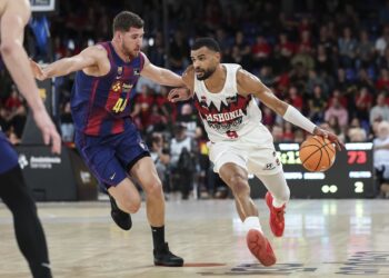 Timothe Luwawu-Cabarrot of Baskonia and Joel Parra of FC Barcelona in action during the Spanish League, Liga ACB Endesa, basketball match played between FC Barcelona and Baskonia at Palau Blaugrana on November 16, 2025 in Barcelona, Spain.Javier Borrego / AFP7 / Europa Press