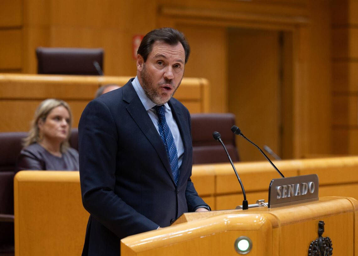 El ministro de Transportes y Movilidad Sostenible, Óscar Puente, interviene durante una sesión plenaria en el Senado, a 2 de diciembre de 2025, en Madrid (España).Ricardo Rubio - Europa Press