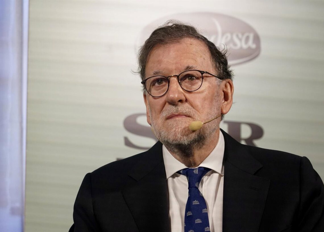 El expresidente del Gobierno Mariano Rajoy presenta su nuevo libro 'El arte de gobernar', en una charla organizada por Diario SUR en Málaga. A 2 de diciembre de 2025, en Málaga (Andalucía, España). El nuevo libro de Rajoy, ‘El arte de gobernar’,  recoge uÁlex Zea - Europa Press