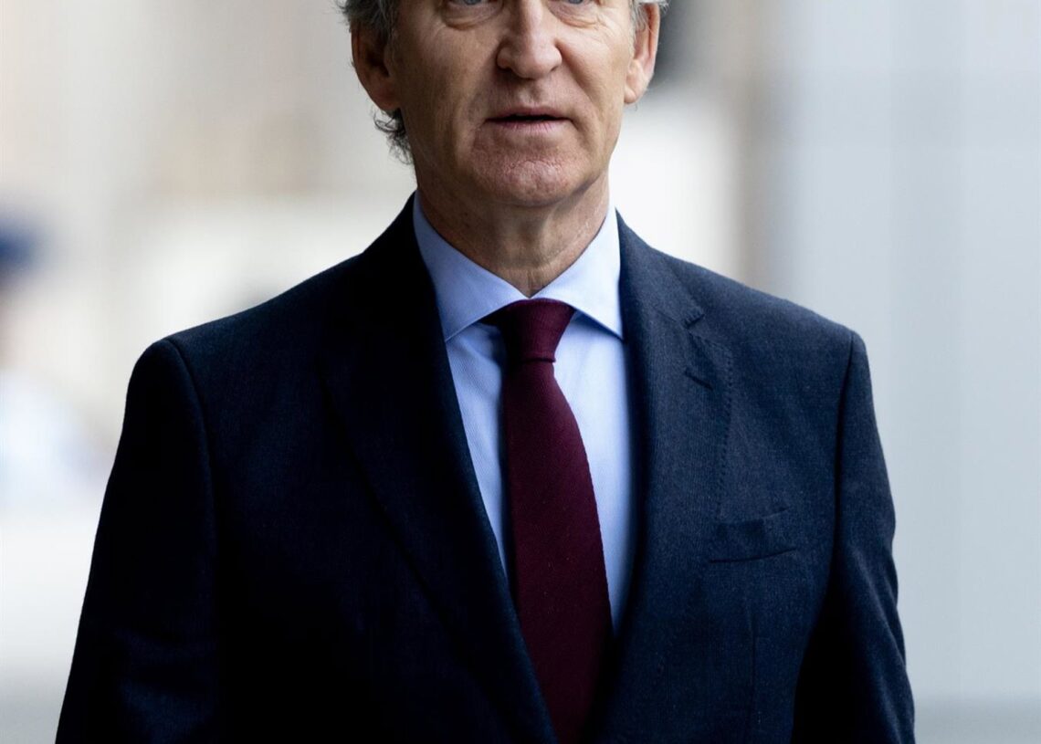 El presidente del PP, Alberto Núñez Feijóo, durante un desayuno informativo organizado por La Razón, a 2 de diciembre de 2025, en Madrid (España).Eduardo Parra - Europa Press