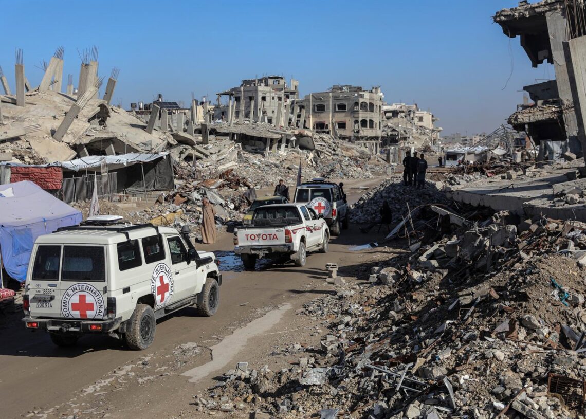 Imagen de archivo de varios vehículos de Cruz Roja en la Franja de Gaza.Europa Press/Contacto/Omar Ashtawy