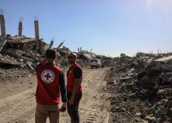Imagen de archivo de trabajadores de Cruz Roja en la Franja de Gaza. Europa Press/Contacto/Omar Ashtawy