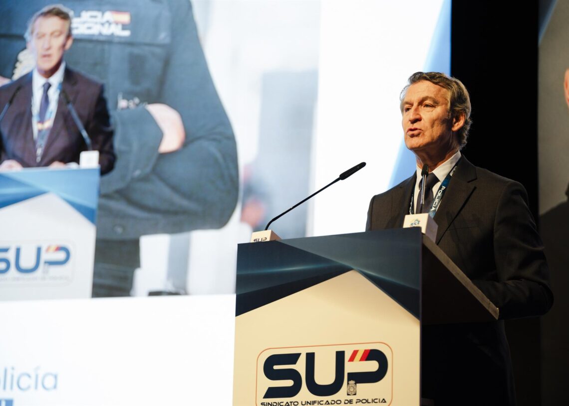 El presidente del Partido Popular, Alberto Núñez Feijóo, interviene en el XIII Congreso Nacional del Sindicato Unificado de Policía, a 3 de diciembre de 2025, en Toledo, Castilla-La Mancha (España). Este congreso da paso a una nueva etapa al renovar el liMateo Lanzuela - Europa Press