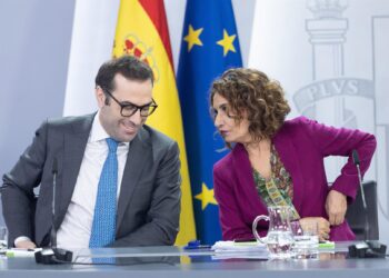 La vicepresidenta primera y ministra de Hacienda, María Jesús Montero, y el ministro de Economía, Comercio y Empresa, Carlos Cuerpo.Eduardo Parra - Europa Press