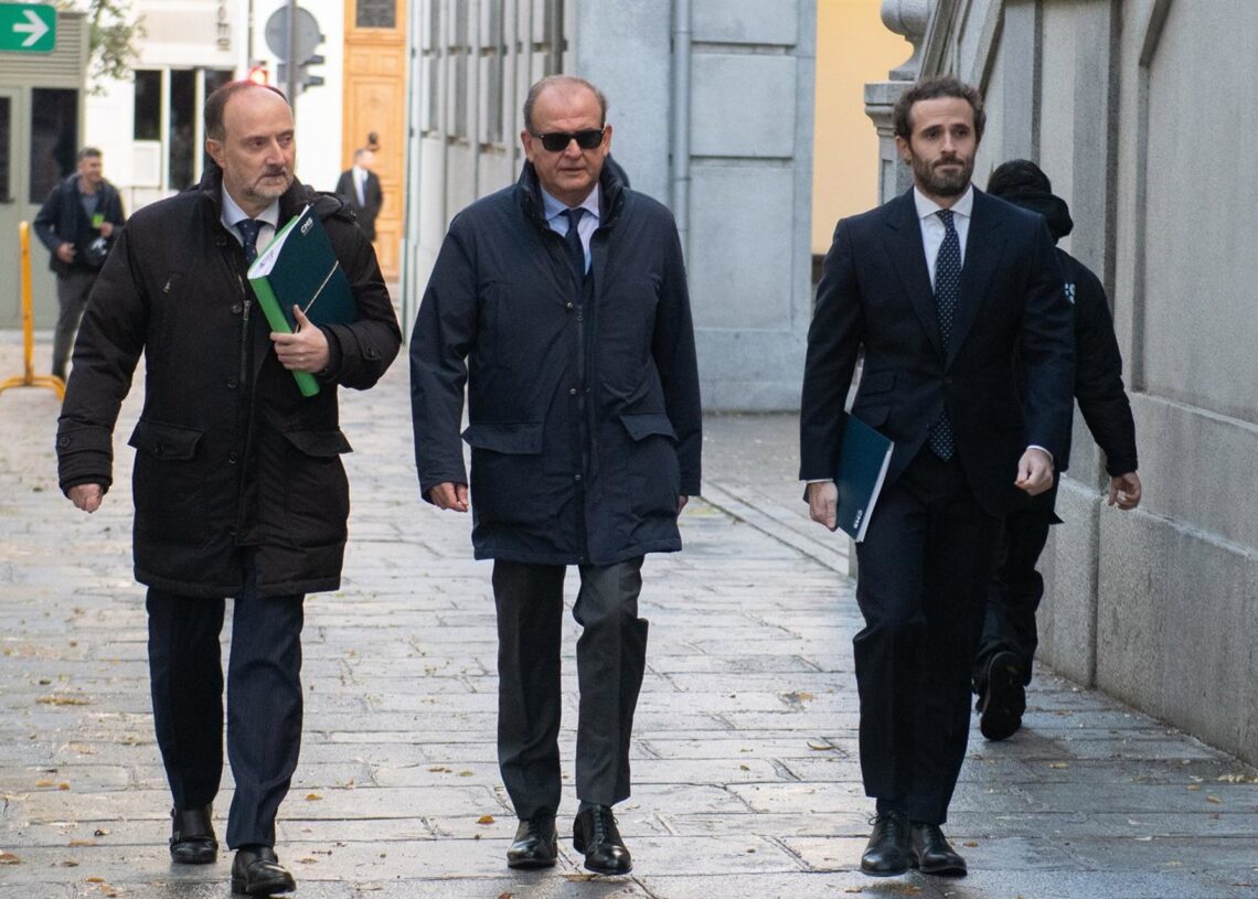 El exdirectivo de Acciona, Justo Vicente Pelegrini a su llegada al Tribunal Supremo, a 3 de diciembre de 2025, en Madrid (España)Fernando Sánchez - Europa Press