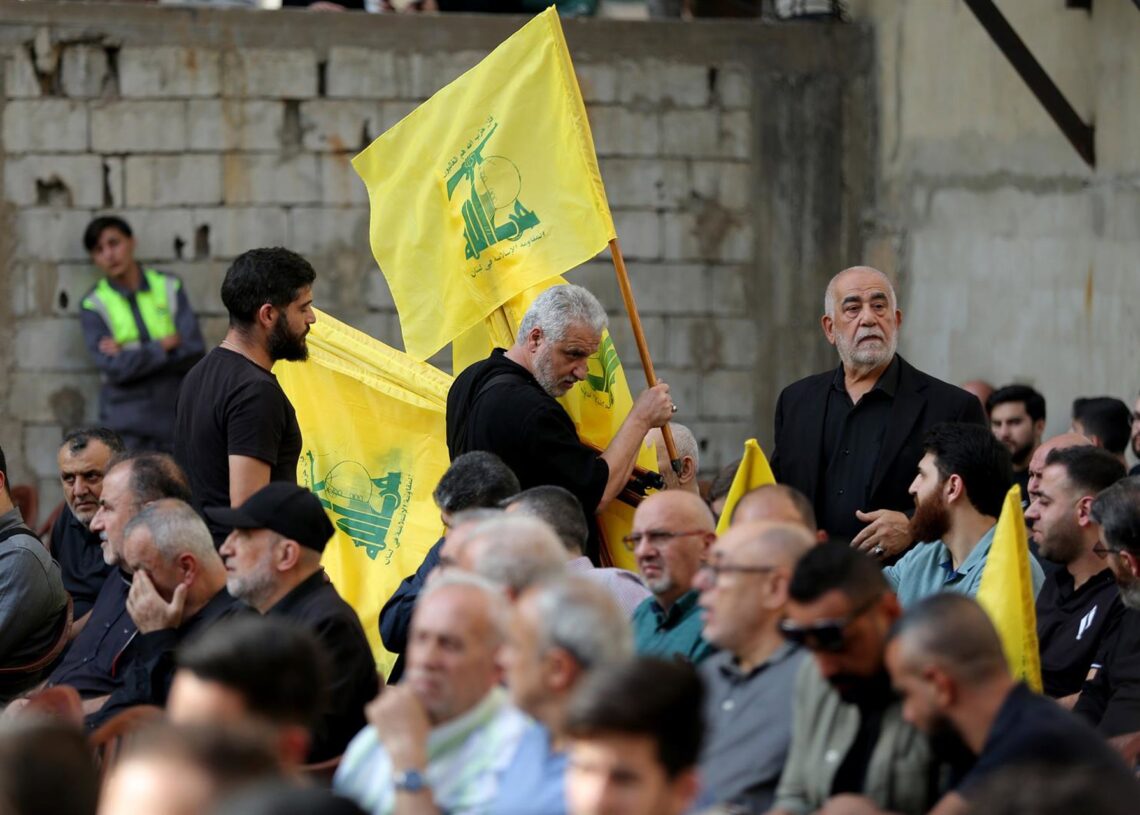 Imagen de archivo de banderas del partido-milicia Hezbolá.Europa Press/Contacto/Marwan Naamani