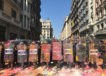 Archivo - Mossos d"Esquadra frente a los participantes de la manifestación soberanista y de la convocada por el sindicato policial Jusapol que se han celebrado este sábado en el centro de Barcelona, CatalunyaEuropa Press - Archivo