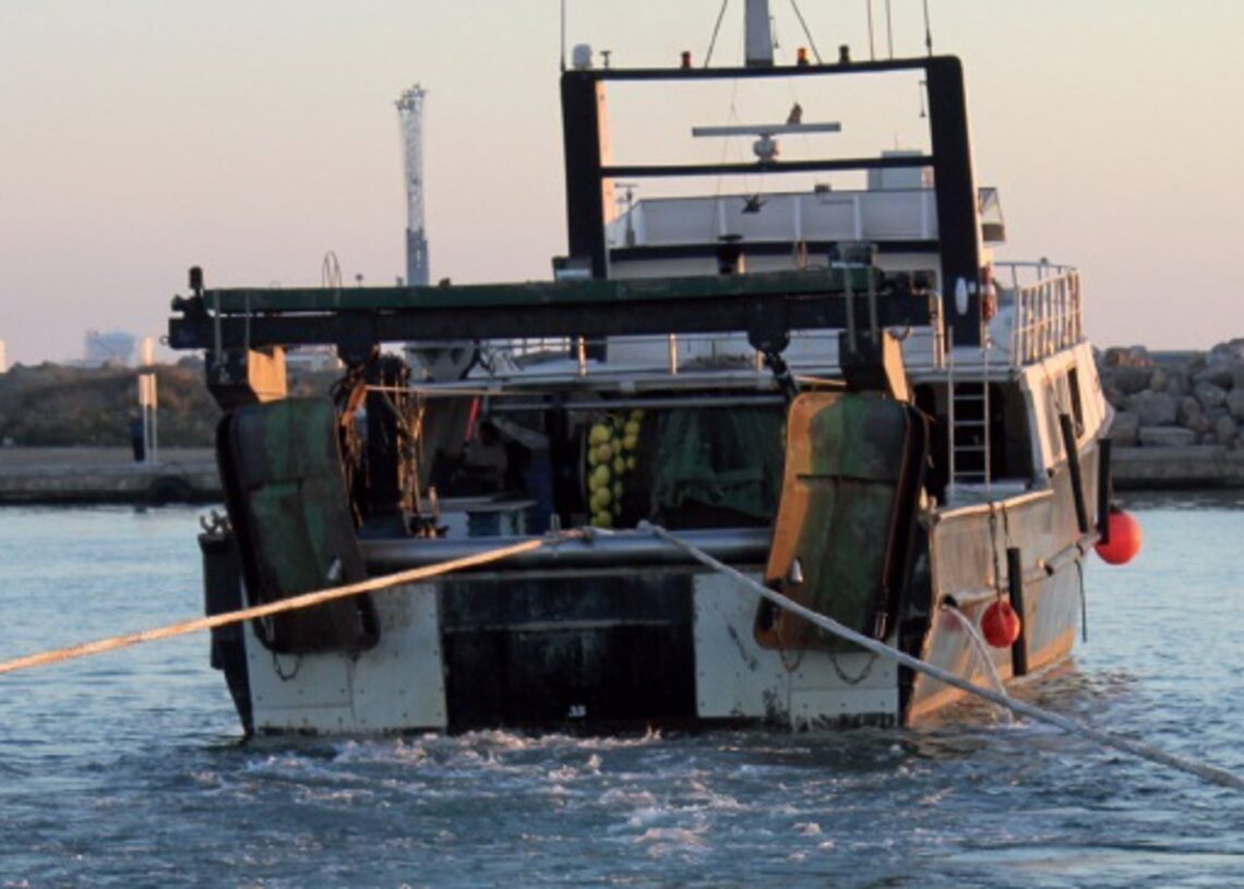 Barco arrastrero en el MediterráneoCEPESCA