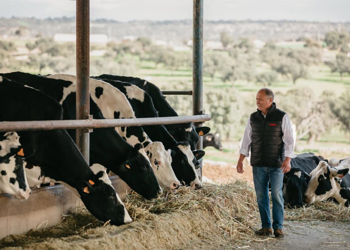 Archivo - Ganadero de COVAP.DAVID MOLINA GRANDE - Archivo