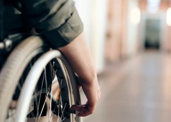 Imagen de una persona en silla de ruedas.JUNTA DE ANDALUCÍA