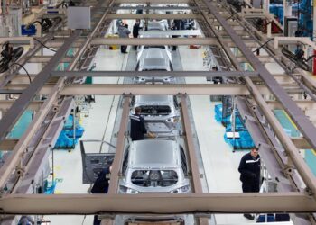 Archivo - Fábrica de automóviles.ANFAC - Archivo