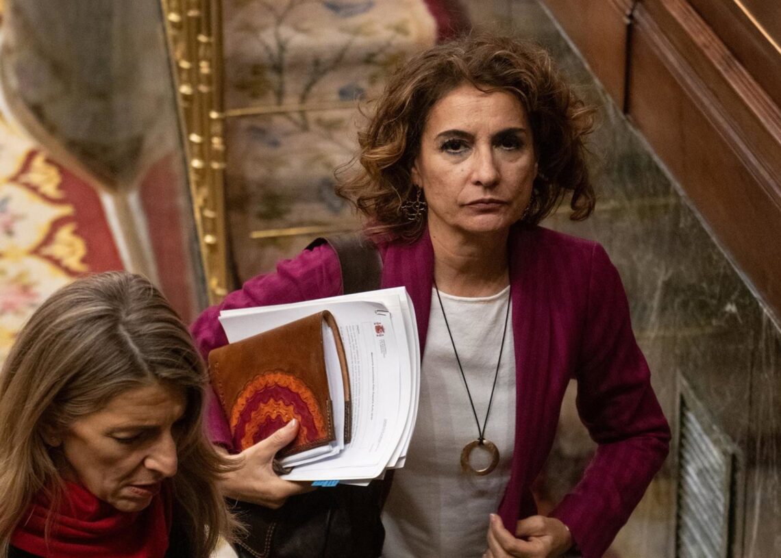 La vicepresidenta primera y ministra de Hacienda, María Jesús Montero, una sesión plenaria, en el Congreso de los Diputados, a 27 de noviembre de 2025, en Madrid (España). El pleno del Congreso debate y vota hoy los objetivos de estabilidad presupuestariaFernando Sánchez - Europa Press