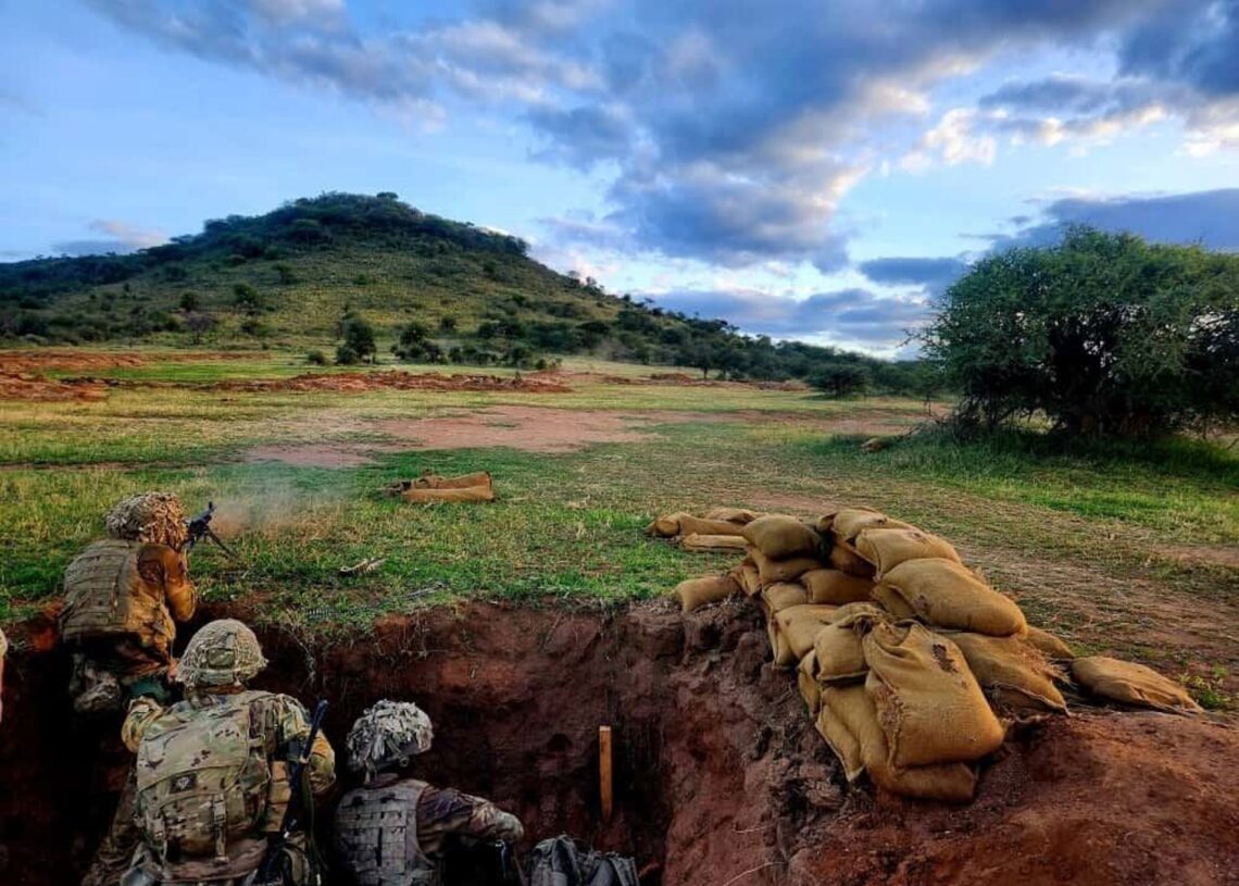 Archivo - Tropas británicas entrenando en KeniaBATUK EN X