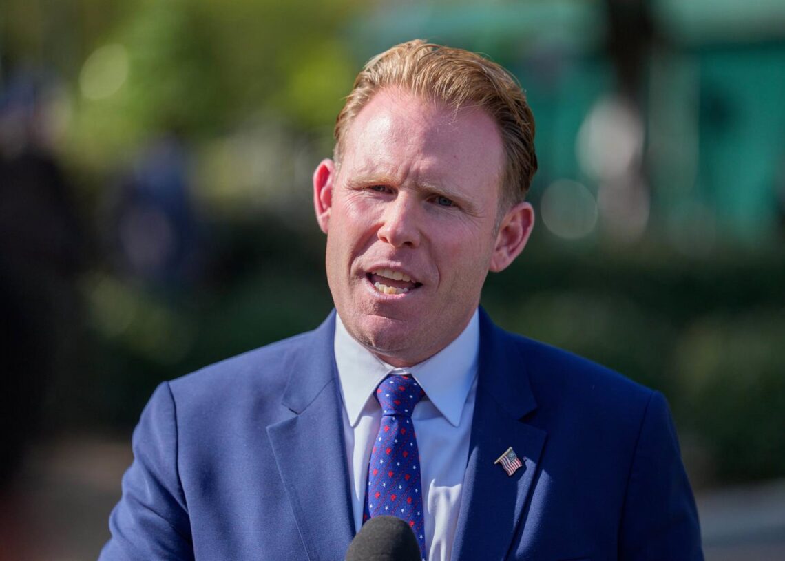 Archivo - El director del grupo de trabajo de la Casa Blanca para la preparación del Mundial de fútbol masculino, Andrew GiulianiEuropa Press/Contacto/Aaron Schwartz - Pool via CN