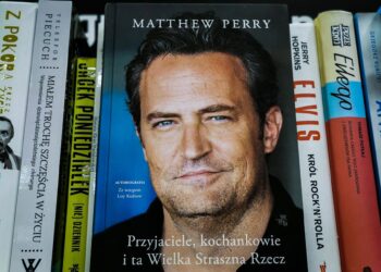 Archivo - La edición polaca de las memorias de Matthew Perry en una librería de CracoviaEuropa Press/Contacto/Beata Zawrzel - Archivo
