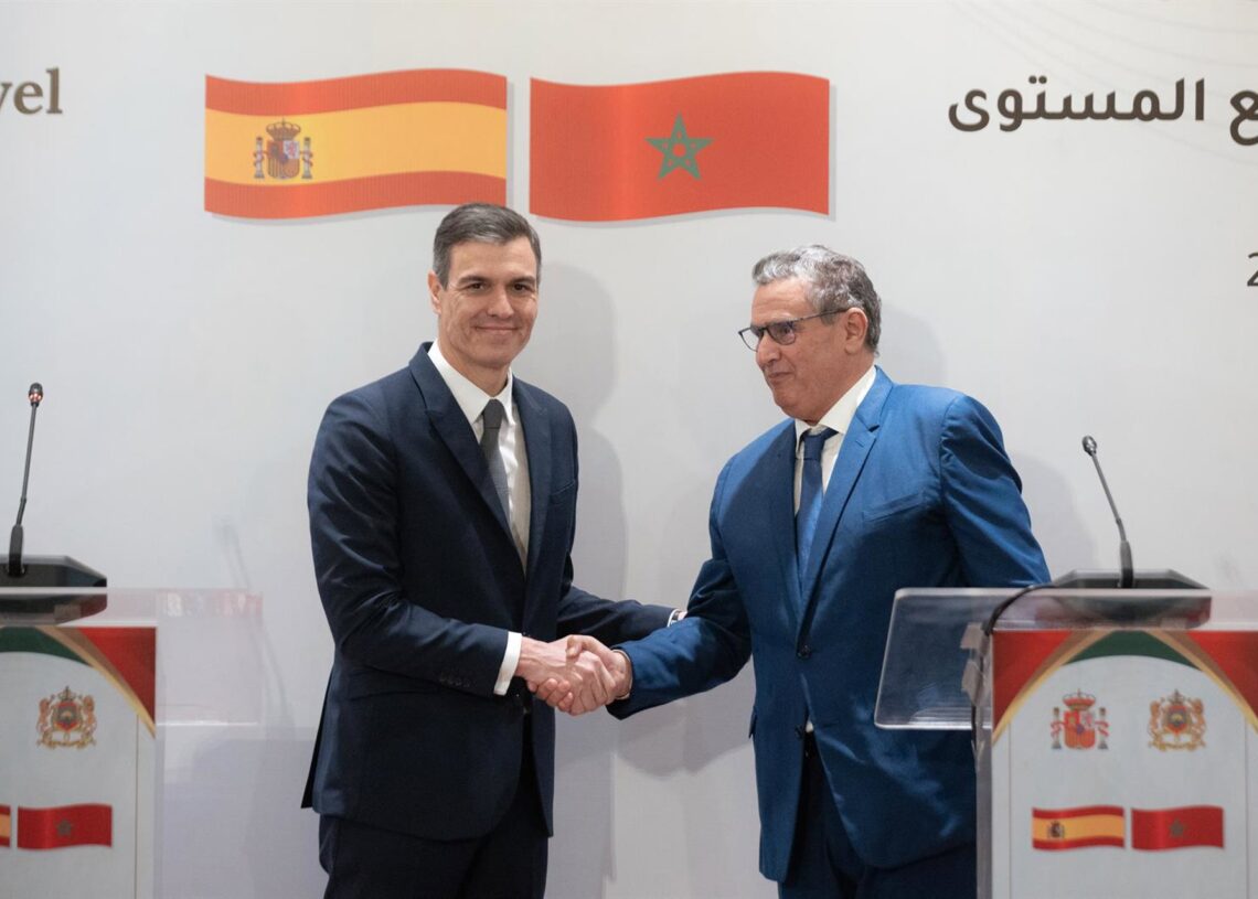Archivo - El presidente del Gobierno, Pedro Sánchez (i) y el jefe de Gobierno del Reino de Marruecos, Aziz Akhannouch (d), en la sede del Ministerio de Exteriores marroquí, a 2 de febrero de 2023, en Rabat (Marruecos). David Zorrakino - Europa Press - Archivo