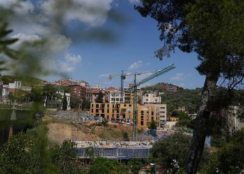 Archivo - Construcción de un edificio sostenible en Vallcarca, a 31 de julio de 2025, en Barcelona, Catalunya (España). David Zorrakino - Europa Press - Archivo