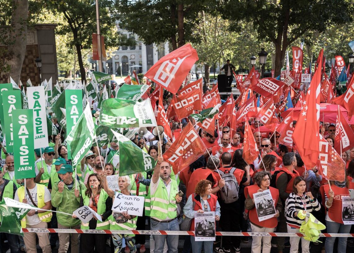 Archivo - Imagen de archivo de personal sanitario durante una concentración para exigir la aprobación de un nuevo Estatuto Marco, frente al Ministerio de Sanidad, a 1 de octubre de 2025-Diego Radamés - Europa Press - Archivo