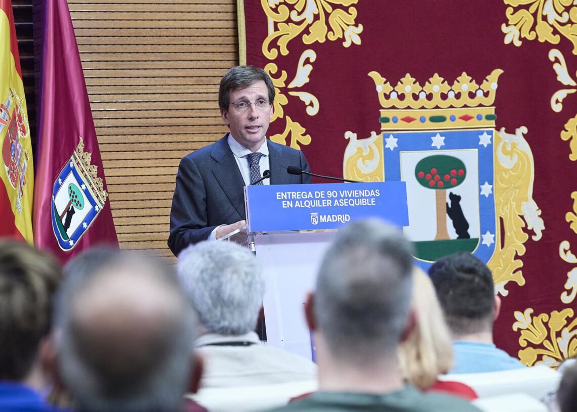 Archivo - El alcalde de Madrid, José Luis Martínez-Almeida, en el Palacio de CibelesJESUS HELLÍN/STUDIO MEDIA 19 - Archivo