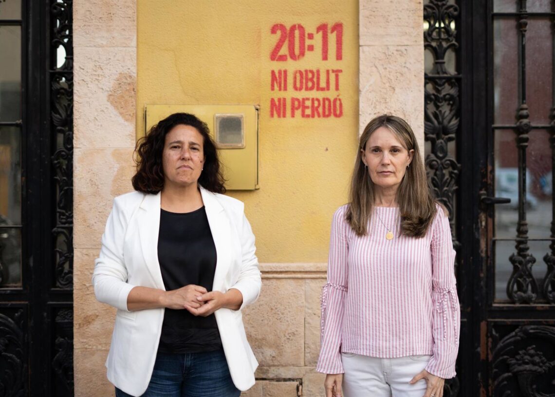 Archivo - La presidenta de la Asociación Víctimas de la dana, Mariló Gradolí (i), y la  presidenta de la Asociación Víctimas Mortales de la dana 29O, Rosa Álvarez (d). Jorge Gil - Europa Press - Archivo