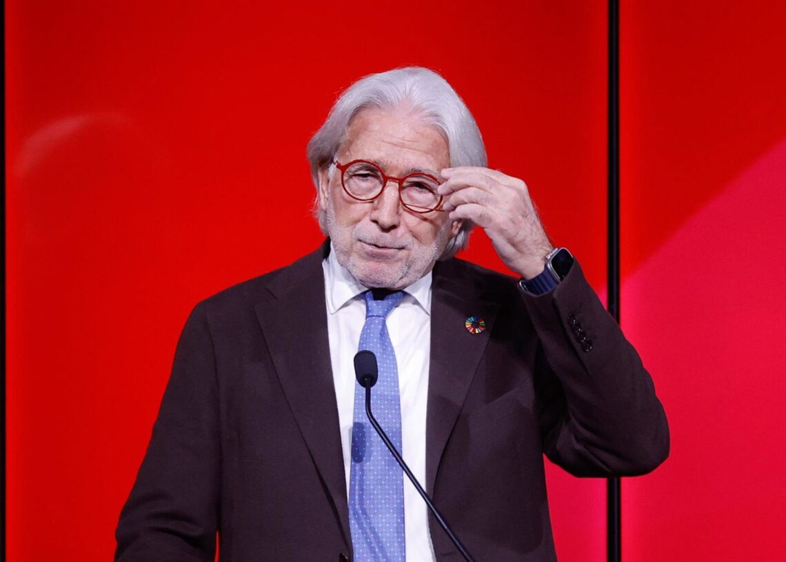 El presidente de Foment del Treball, Josep Sánchez Llibre intervienen en un acto de la patronal catalana, a 28 de noviembre de 2025, en Barcelona, Cataluña (España).Kike Rincón - Europa Press