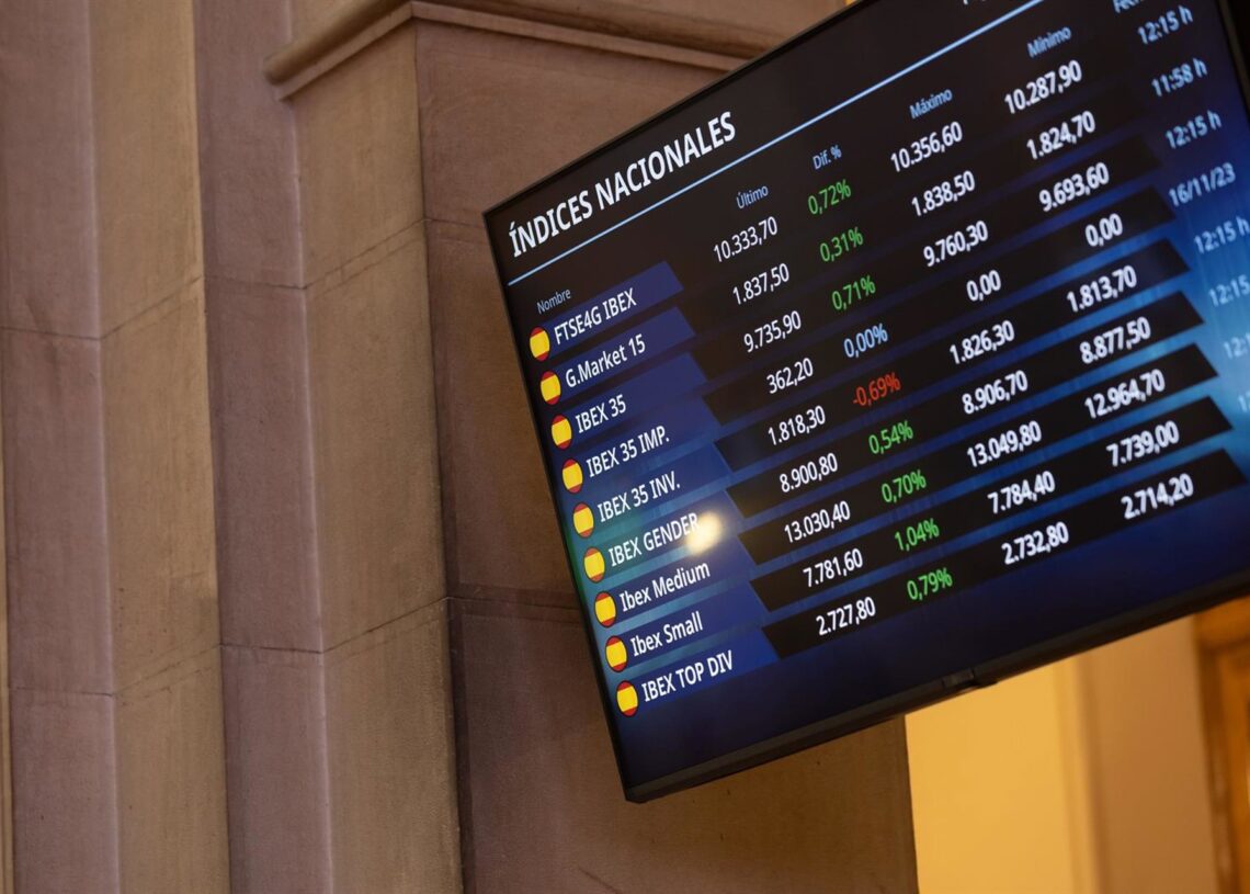 Archivo - Un panel del Ibex 35 en el Palacio de la Bolsa, a 17 de noviembre de 2023, en Madrid (España).Eduardo Parra - Europa Press - Archivo