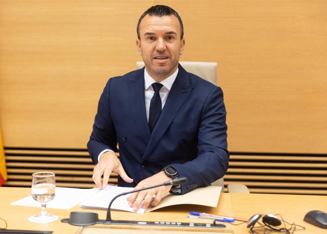 El presidente de la Diputación de Valencia, Vicente Mompó Aledo, comparece en la comisión de investigación sobre la dana, en el Congreso de los Diputados, a 24 de noviembre de 2025Eduardo Parra - Europa Press