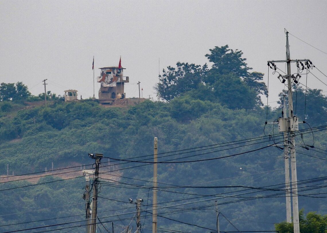 Archivo - Vista de la localidad norcoreana de Gaepyeong-Gun (Kaesong) desde Paju, Corea del SurEuropa Press/Contacto/Ryu Seung-Il - Archivo