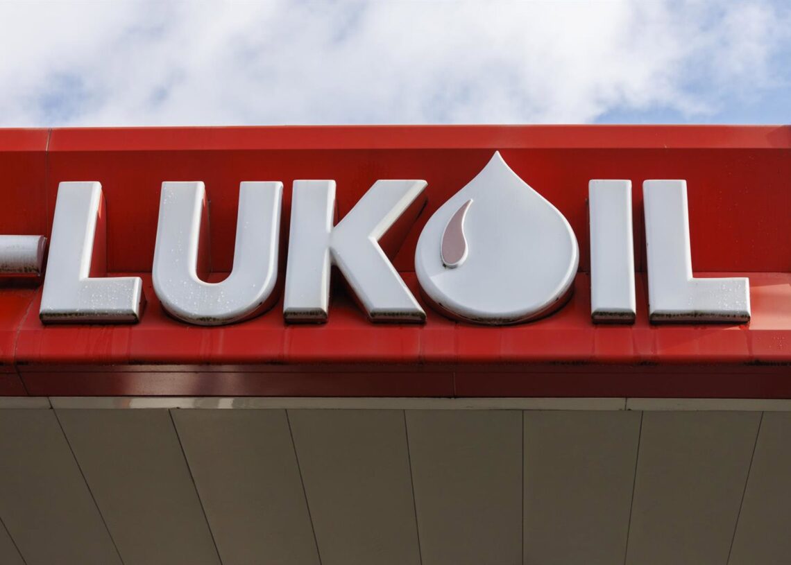 Archivo - Una gasolinera de Lukoil en Gante, Países Bajos (archivo)Europa Press/Contacto/NICOLAS MAETERLINCK