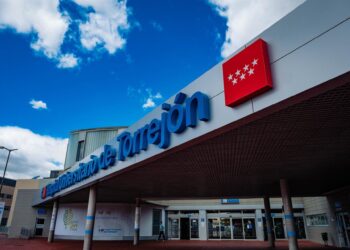 Archivo - Fachada del Hospital Universitario de TorrejónDAVID DE LORO - Archivo