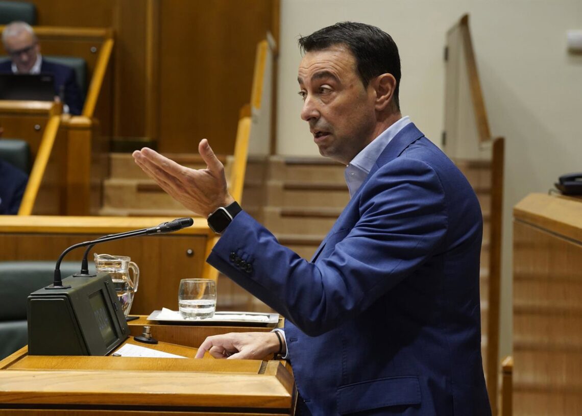 Archivo - El vicelehendakari y consejero de Economía, Trabajo y Empleo, Mikel Torres,PAULINO ORIBE- PARLAMENTO VASCO - Archivo