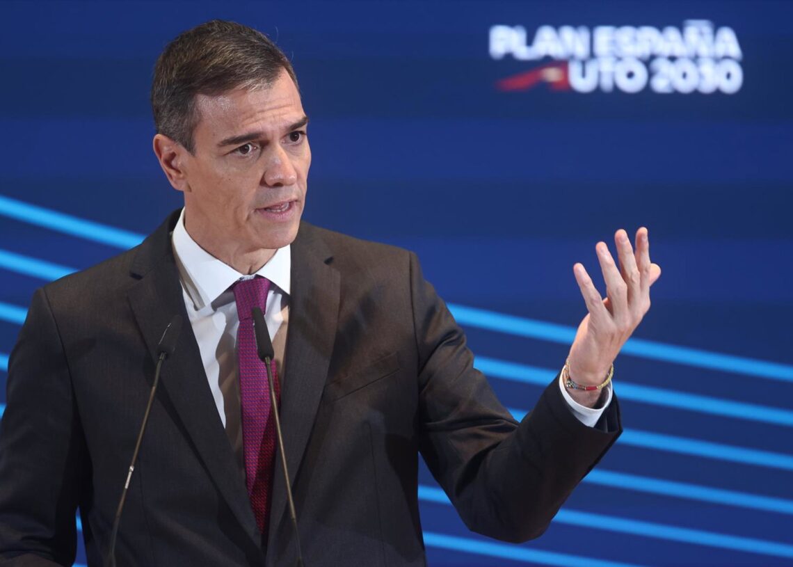 El presidente del Gobierno, Pedro Sánchez, interviene durante la clausura del acto de presentación del Plan España Auto 2030, en el Ministerio de Industria y Turismo, a 3 de diciembre de 2025, en Madrid (España).Eduardo Parra - Europa Press