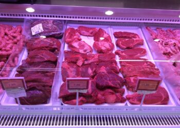 Archivo - Precios, IPC, inflación, consumo, ensalada, ensaladas, carne, carnes, comprar, comprando, supermercado, mercadoEUROPA PRESS - Archivo