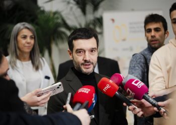 El ministro de Derechos Sociales, Consumo y Agenda 2030, Pablo Bustinduy, visita el Hospital Nacional de Parapléjicos.MATEO LANZUELA/EUROPA PRESS