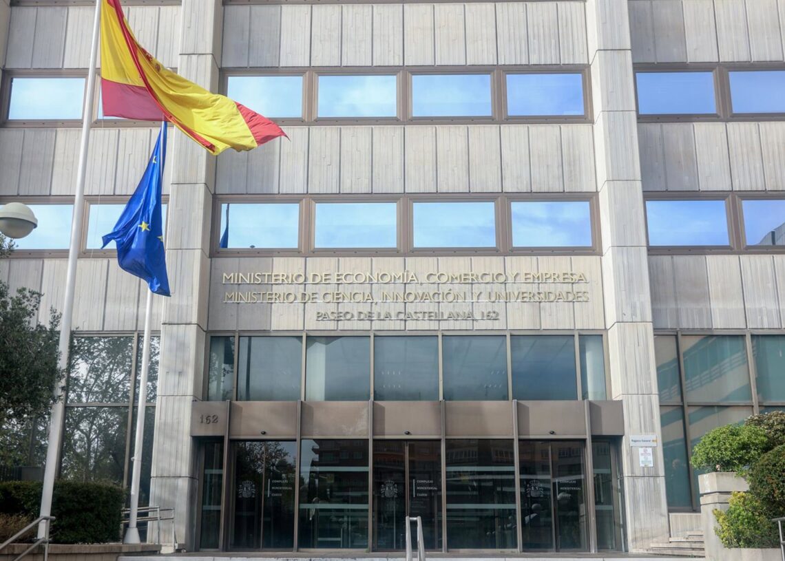 Archivo - La fachada del Ministerio de Economía y Comercio, a 26 de marzo de 2024, en Madrid (España).Ricardo Rubio - Europa Press - Archivo