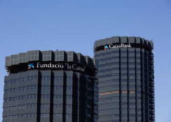 Archivo - Fachada de la sede de CaixaBank en la Avenida Diagonal de Barcelona.David Zorrakino - Europa Press - Archivo