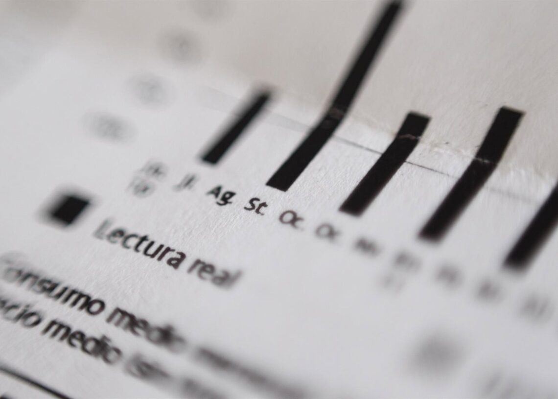 Archivo - Recursos de facturas de gas y luz (Iberdrola y Gas Natural)EUROPA PRESS - Archivo