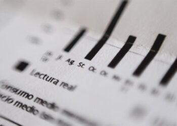 Archivo - Recursos de facturas de gas y luz (Iberdrola y Gas Natural)EUROPA PRESS - Archivo