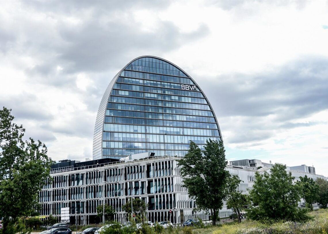 Archivo - Fachada del edificio ‘La Vela’, en la ciudad del BBVA.Ricardo Rubio - Europa Press - Archivo
