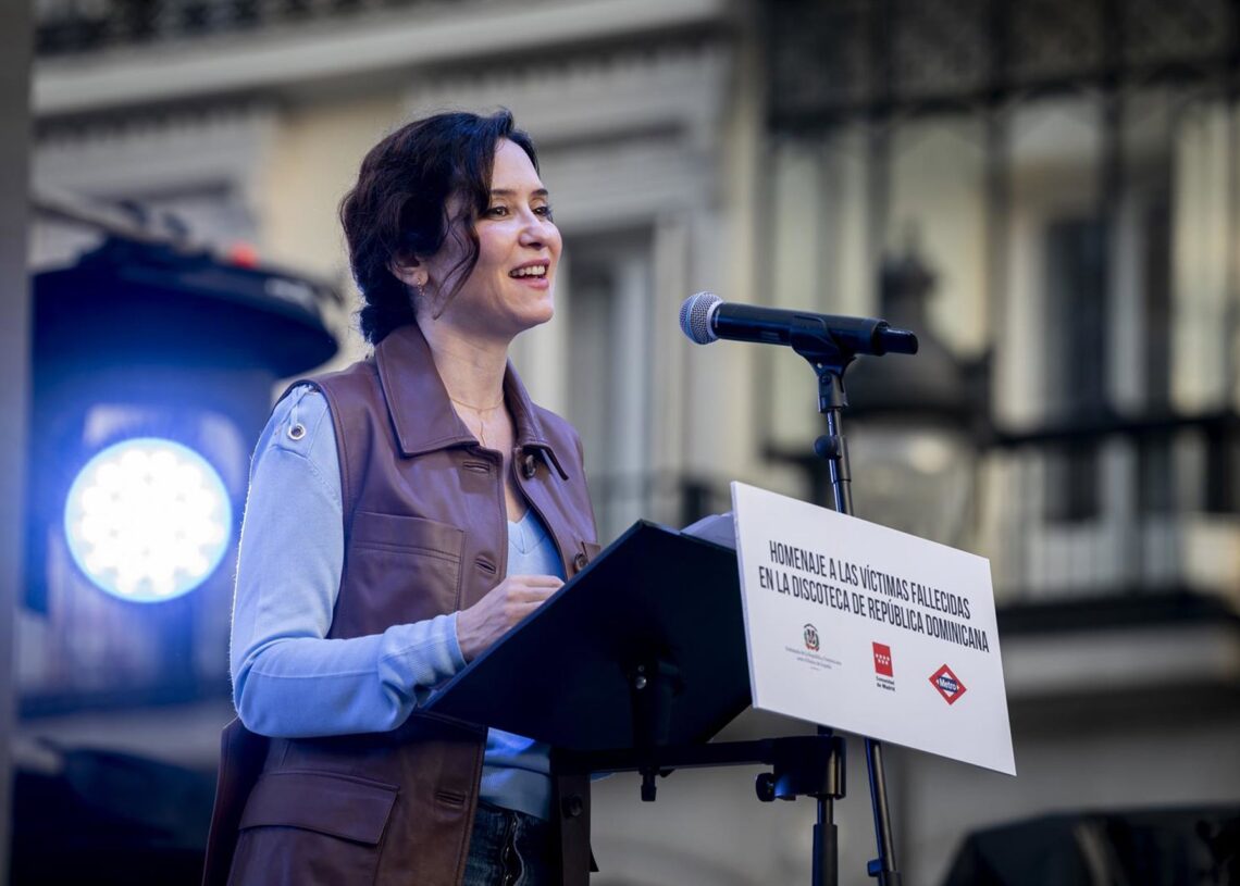 Archivo - La presidenta de la Comunidad de Madrid, Isabel Díaz Ayuso, durante un acto para homenajear a las víctimas de la discoteca de la República Dominicana, en la Puerta del Sol, a 8 de mayo de 2025,A. Pérez Meca - Europa Press - Archivo
