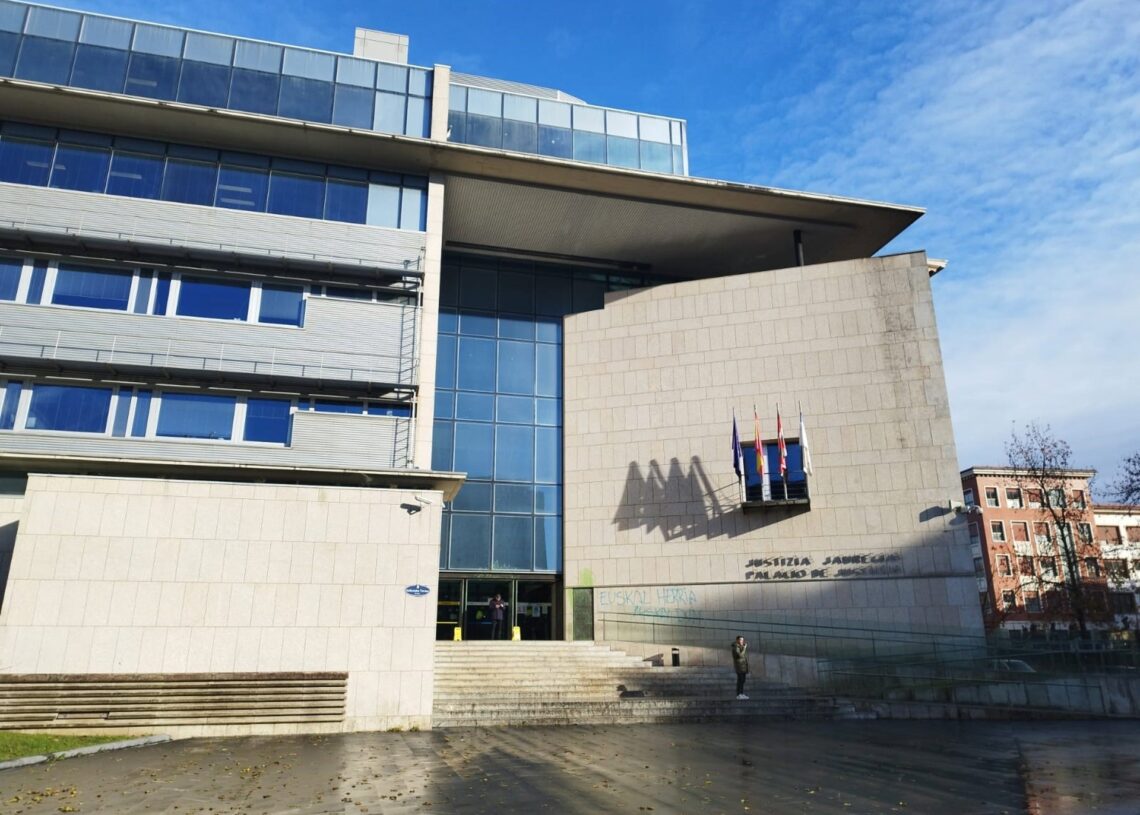 Novoa, marido de seguidora de la Real herida por la Ertzaintza: "Vengo a poner cara al autor de los disparos"EUROPA PRESS