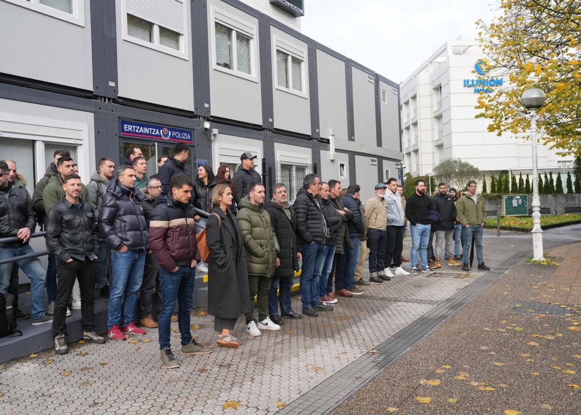 Concentración de agentes contra el incremento de agresiones a ertzainas, a 5 de diciembre de 2025, en San Sebastián, Guipúzcoa, País Vasco (España).Unanue - Europa Press