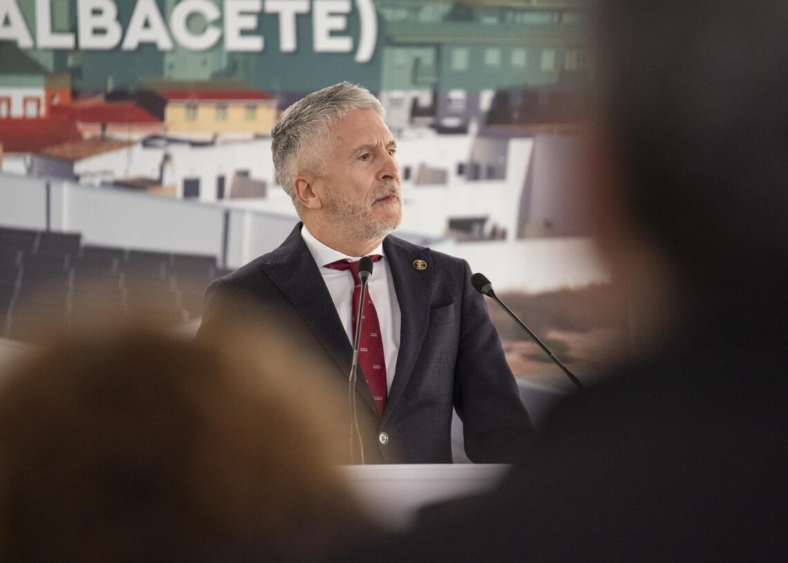 El ministro del Interior, Fernando Grande-Marlaska, durante la inauguración del nuevo cuartel de la Guardia Civil en Caudete, AlbeceteVíctor Fernández - Europa Press