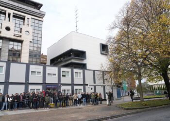 Varias personas durante una manifestación de ertzainasUnanue - Europa Press
