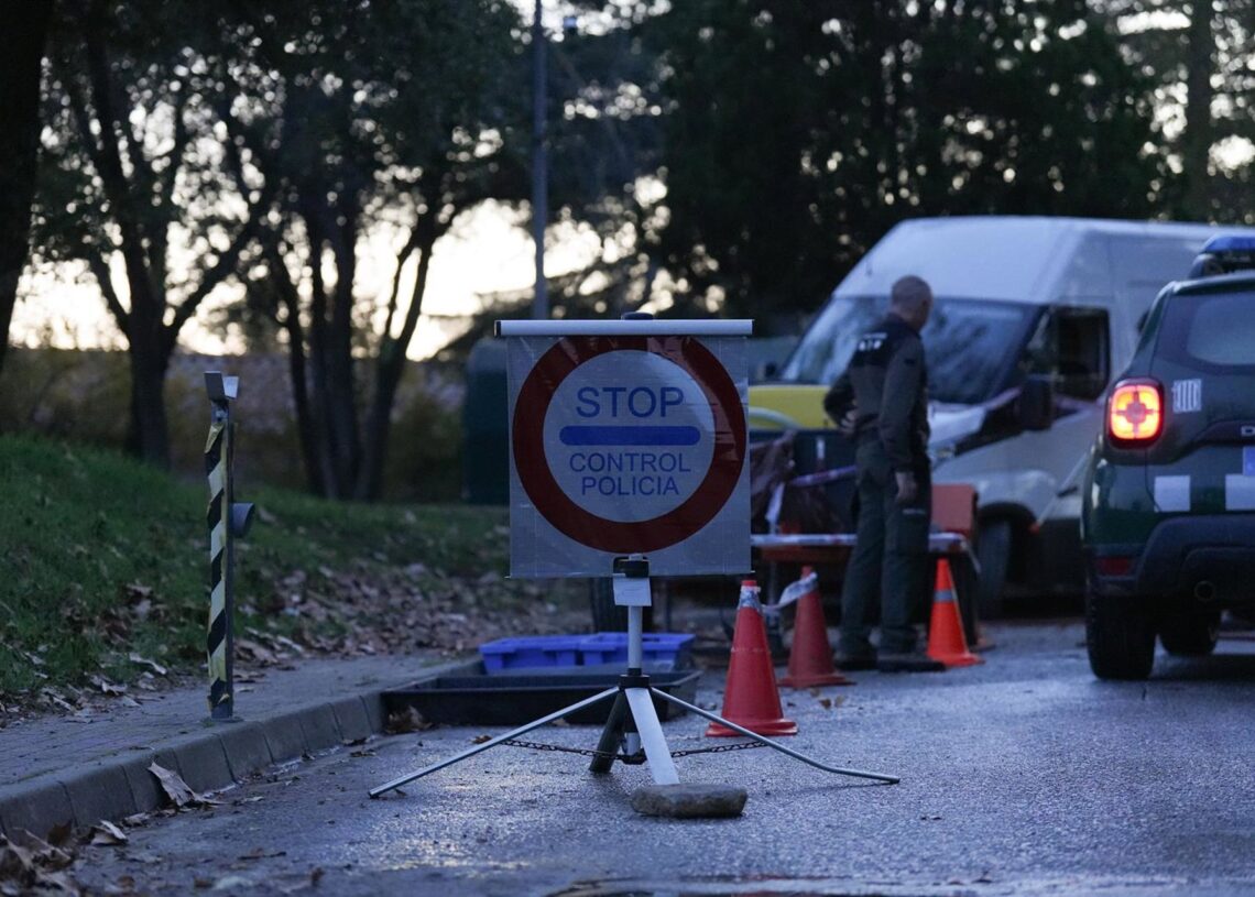 Control policial para limitar el acceso a la zona de la PPA.David Zorrakino - Europa Press