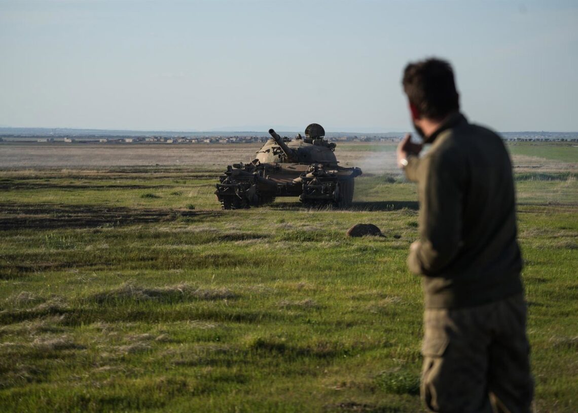 Archivo - Imagen de archivo de un combatiente del Ejército sirio Moawia Atrash/dpa - Archivo