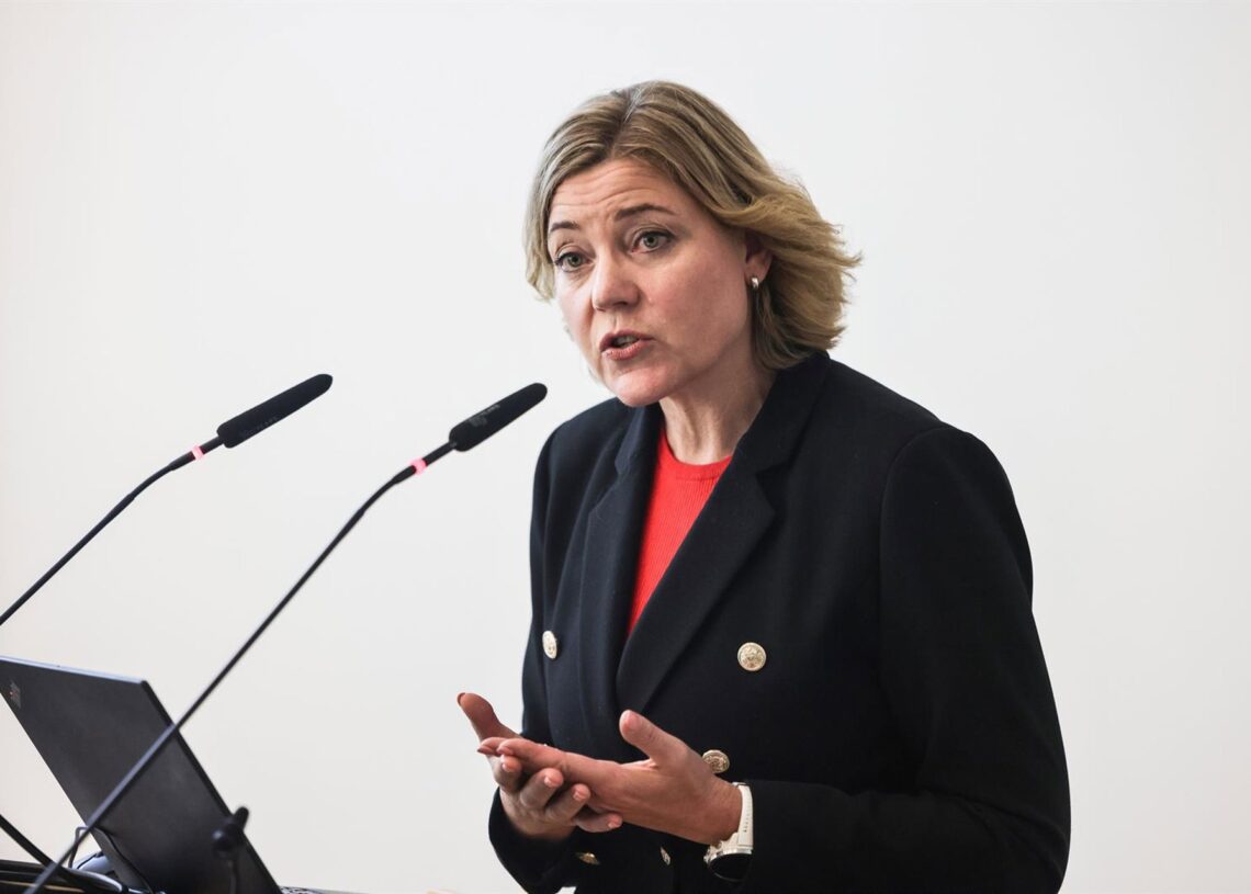 Archivo - FILED - 23 April 2025, North Rhine-Westphalia, Juelich: Henna Virkkunen, Executive Vice-president of the European Commission for Technological Sovereignty, Security and Democracy, speaks during a visit to Juelich Research Center. Photo: Oliver BOliver Berg/dpa - Archivo